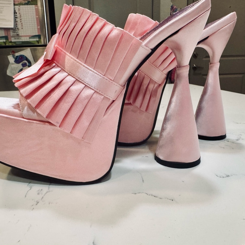 Sugar Thrillz Brand New Pink Platforms with Chunky Heel - Picture 3 of 15